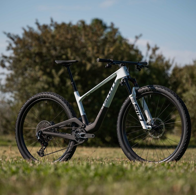 Scott Spark RC World Cup Cumulus White Carbon Blk